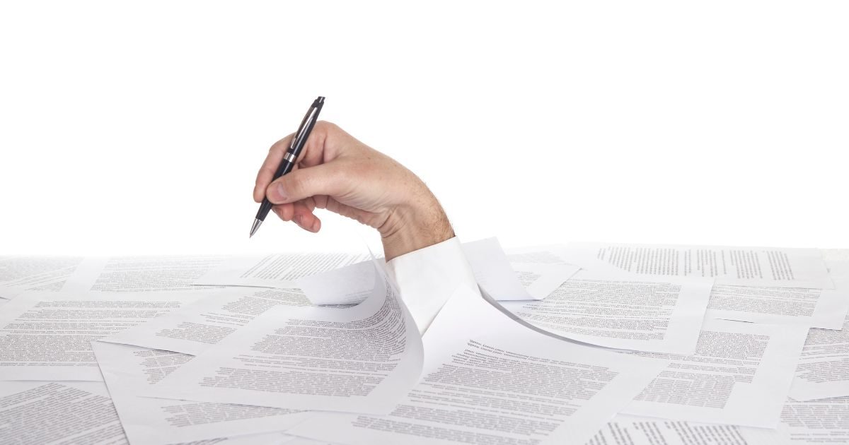 ¿Quién puede escribir mi libro por mí? La guía definitiva para profesionales que necesitan convertir su conocimiento en un libro